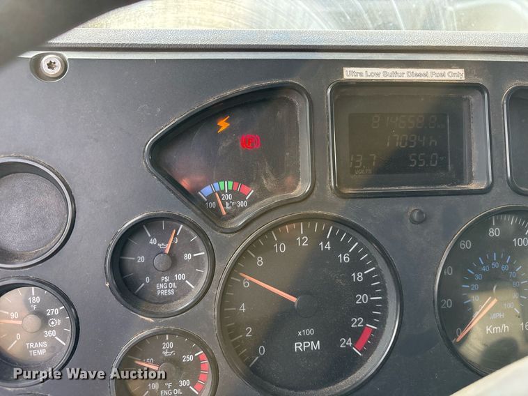 image for item OK9546 2010 Mack Pinnacle dump truck