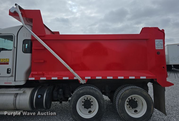 image for item YA0290 2014 Kenworth T400 dump truck