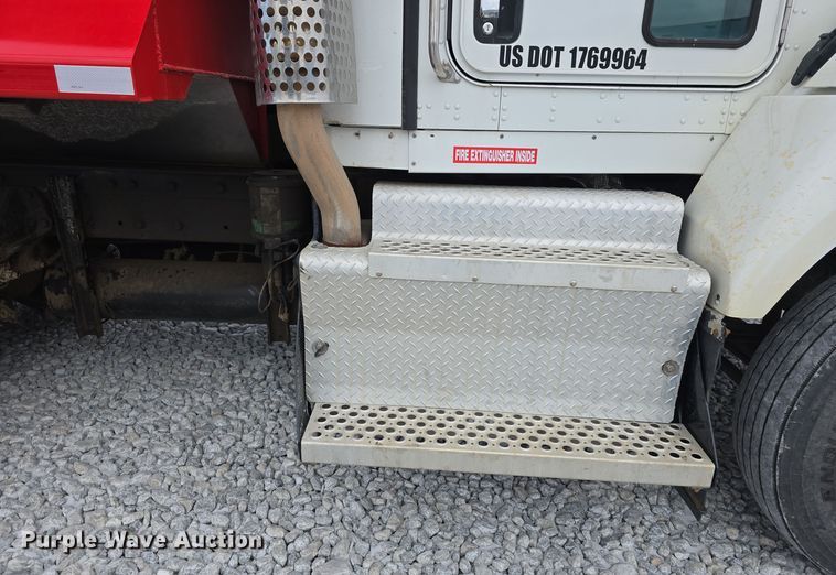 image for item YA0290 2014 Kenworth T400 dump truck