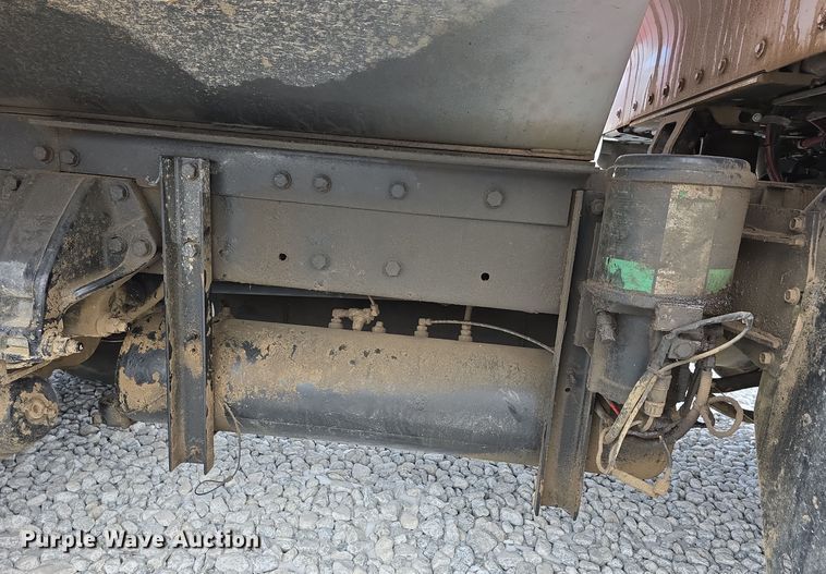 image for item YA0290 2014 Kenworth T400 dump truck