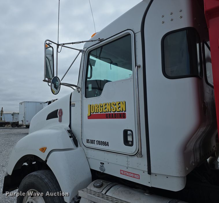 image for item YA0290 2014 Kenworth T400 dump truck