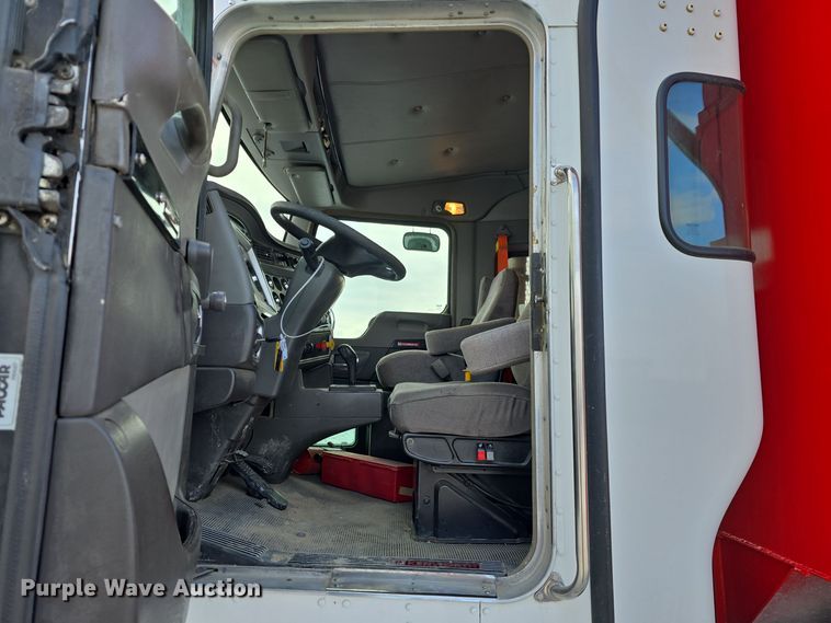 image for item YA0290 2014 Kenworth T400 dump truck