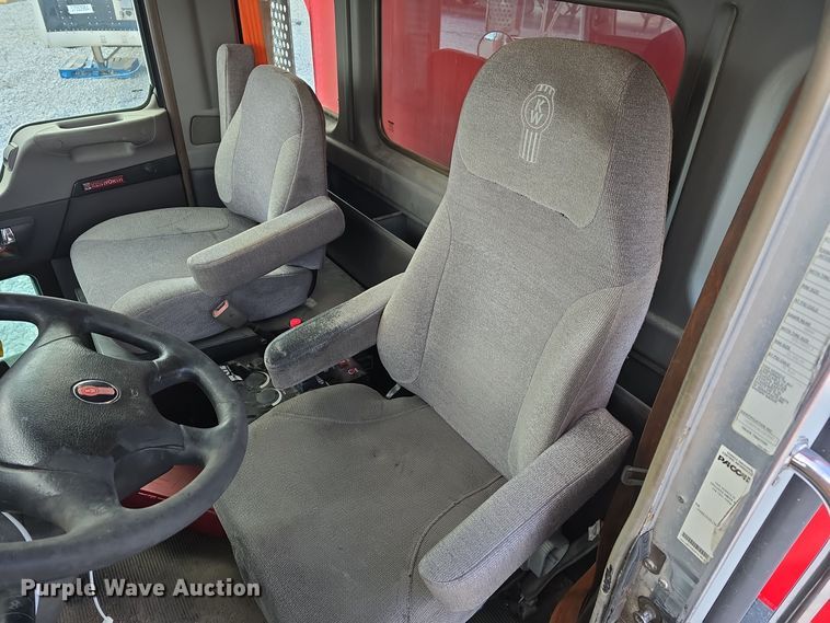 image for item YA0290 2014 Kenworth T400 dump truck