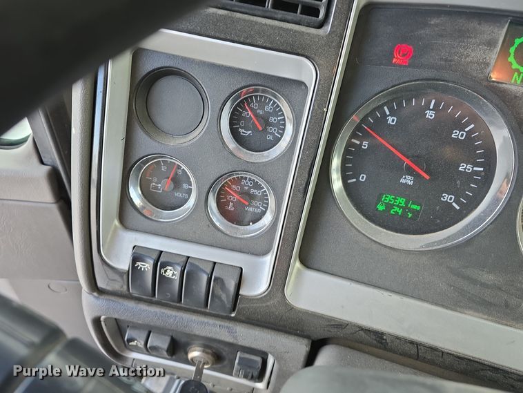 image for item YA0290 2014 Kenworth T400 dump truck