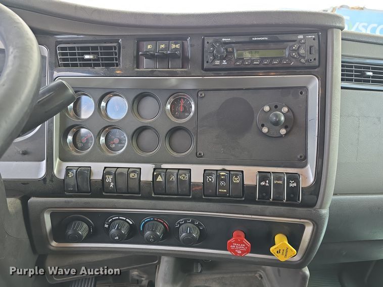 image for item YA0290 2014 Kenworth T400 dump truck