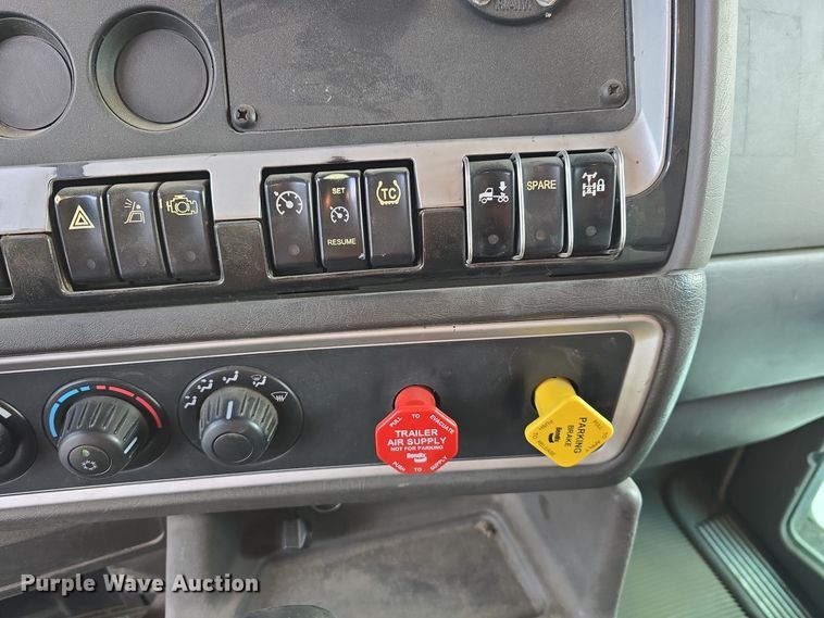 image for item YA0290 2014 Kenworth T400 dump truck