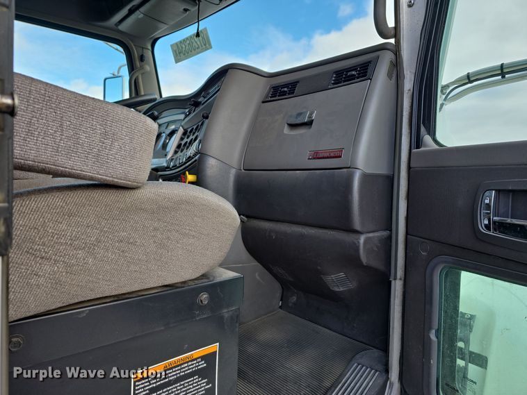 image for item YA0290 2014 Kenworth T400 dump truck