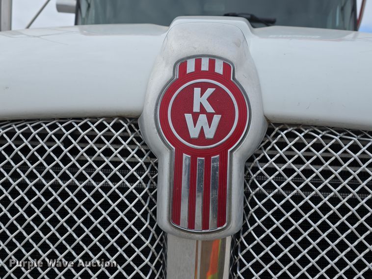 image for item YA0290 2014 Kenworth T400 dump truck