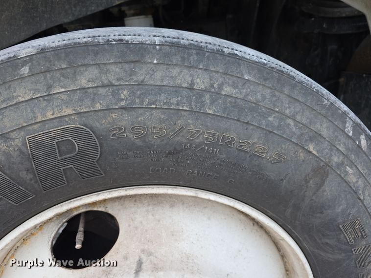 image for item YA0290 2014 Kenworth T400 dump truck