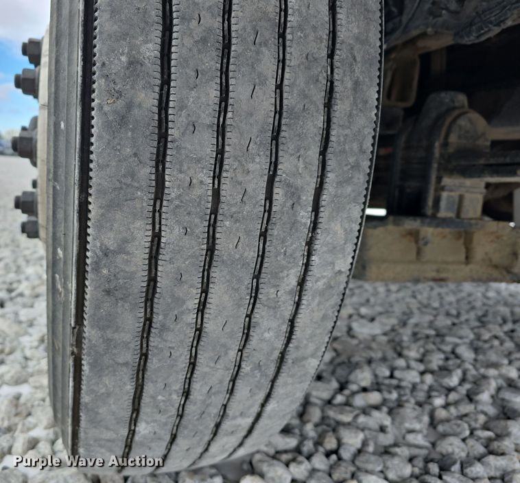 image for item YA0290 2014 Kenworth T400 dump truck