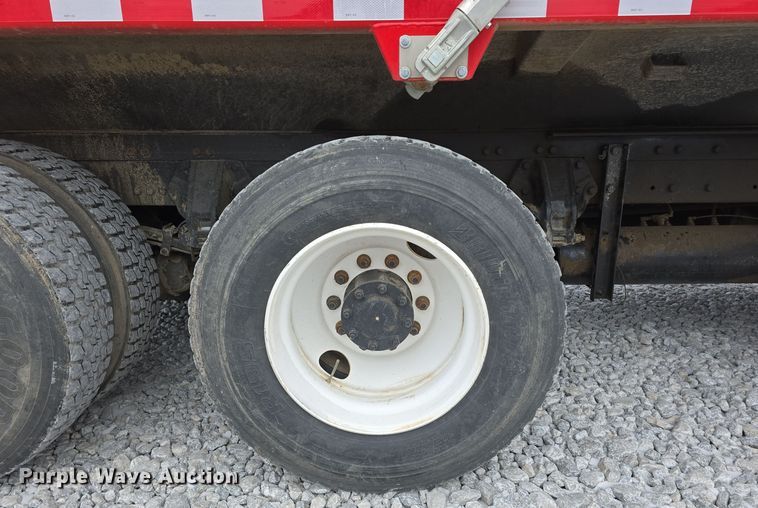 image for item YA0290 2014 Kenworth T400 dump truck