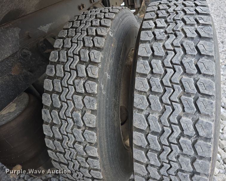 image for item YA0290 2014 Kenworth T400 dump truck