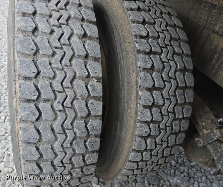 image for item YA0290 2014 Kenworth T400 dump truck