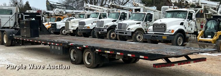 image for item DW3305 2017 Load Trail hydraulic tail equipment trailer