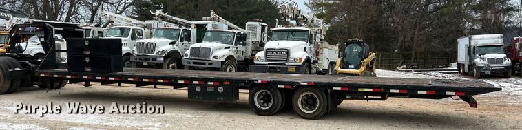 image for item DW3305 2017 Load Trail hydraulic tail equipment trailer