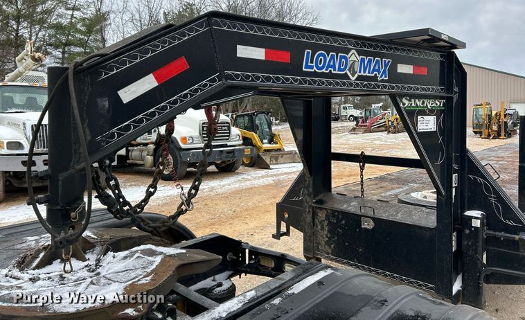 image for item DW3305 2017 Load Trail hydraulic tail equipment trailer