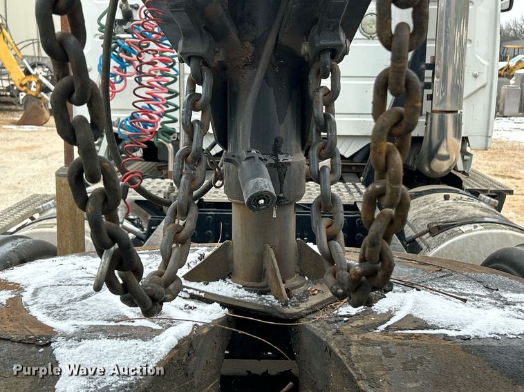 image for item DW3305 2017 Load Trail hydraulic tail equipment trailer