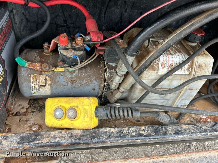 image for item DW3305 2017 Load Trail hydraulic tail equipment trailer