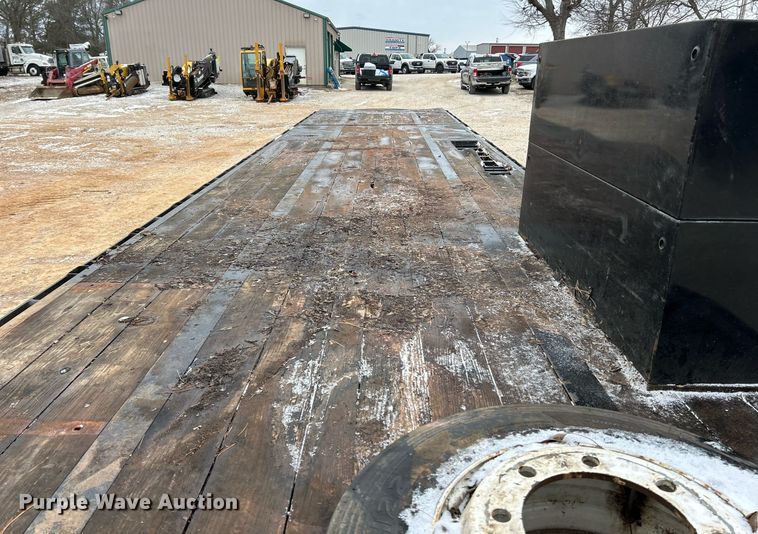 image for item DW3305 2017 Load Trail hydraulic tail equipment trailer