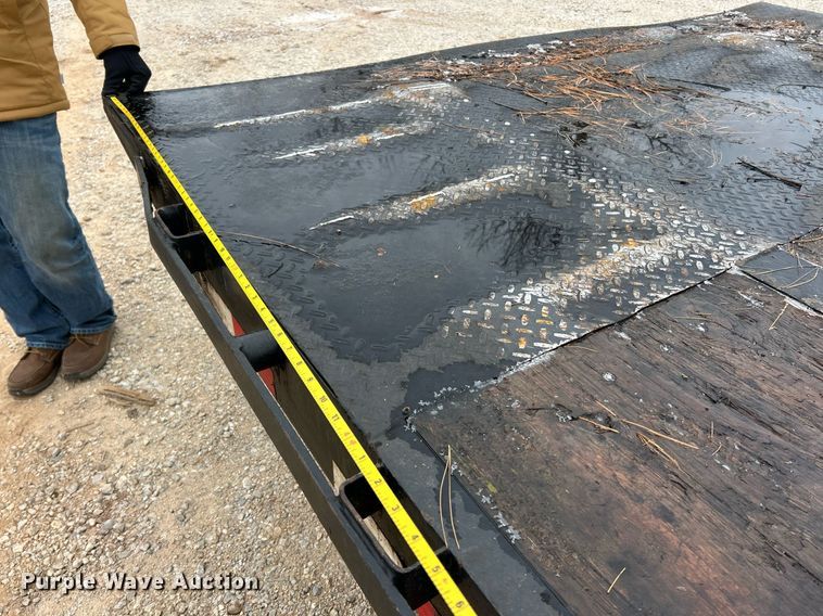 image for item DW3305 2017 Load Trail hydraulic tail equipment trailer