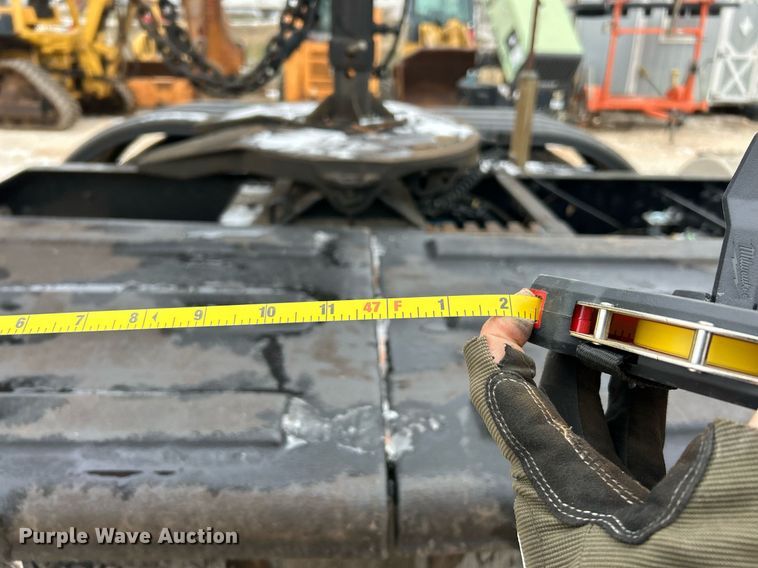 image for item DW3305 2017 Load Trail hydraulic tail equipment trailer