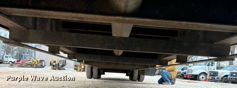 image for item DW3305 2017 Load Trail hydraulic tail equipment trailer