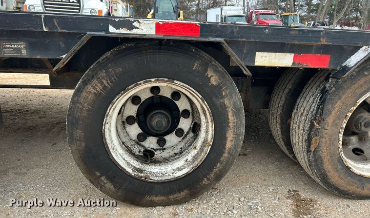 image for item DW3305 2017 Load Trail hydraulic tail equipment trailer