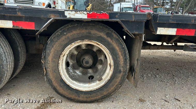 image for item DW3305 2017 Load Trail hydraulic tail equipment trailer