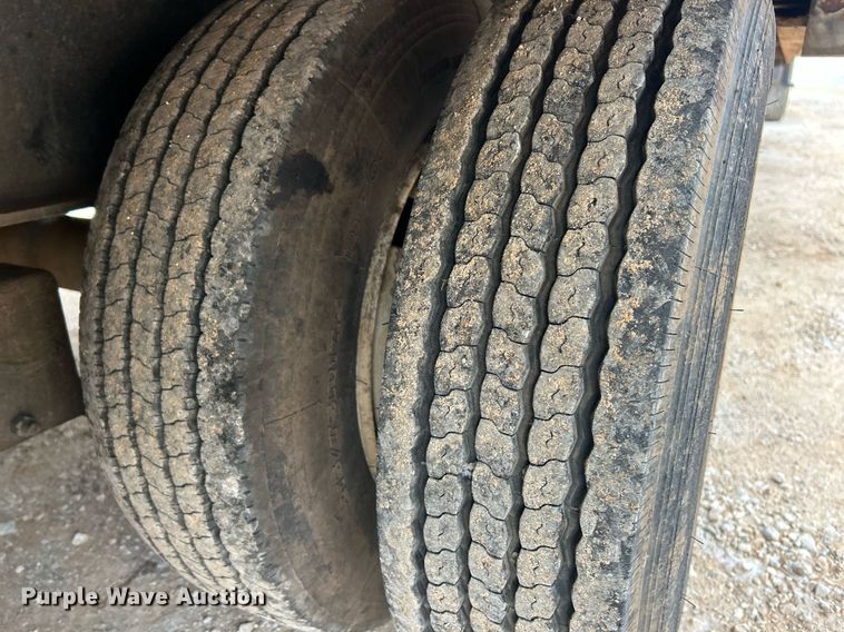 image for item DW3305 2017 Load Trail hydraulic tail equipment trailer