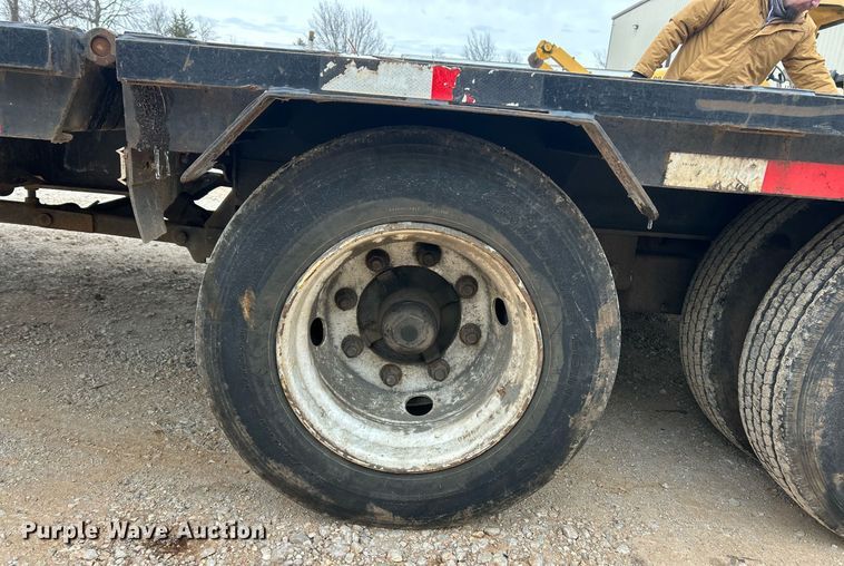 image for item DW3305 2017 Load Trail hydraulic tail equipment trailer