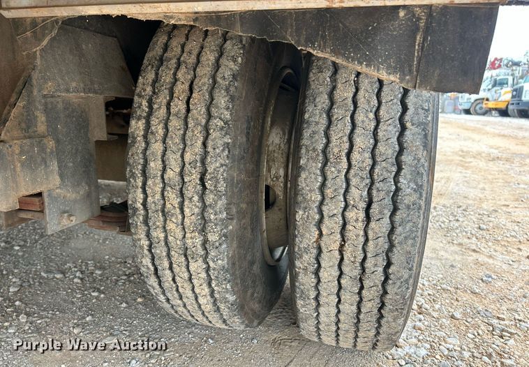 image for item DW3305 2017 Load Trail hydraulic tail equipment trailer