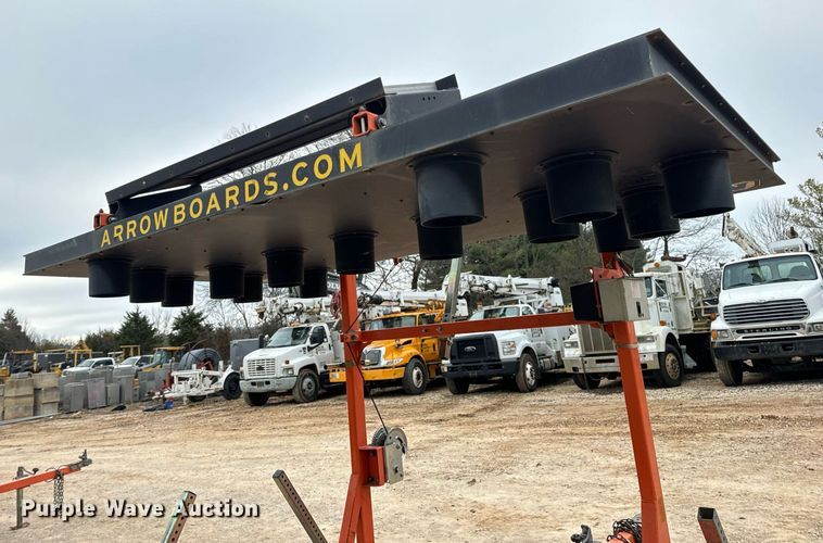 image for item DW3324 2013 Wanco WTSP arrow board