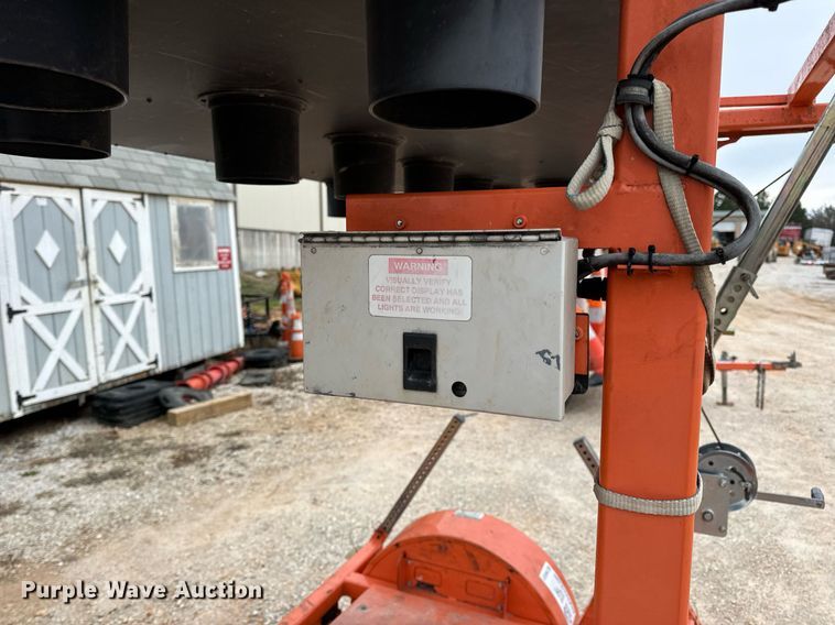 image for item DW3324 2013 Wanco WTSP arrow board