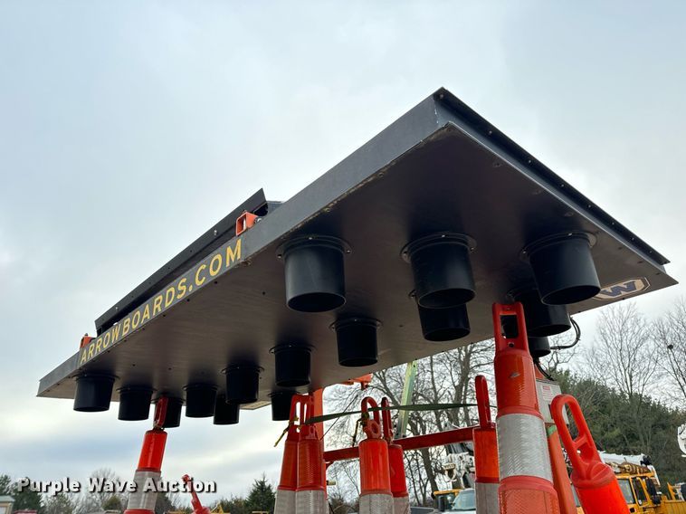 image for item DW3325 2013 Wanco WTSP arrow board