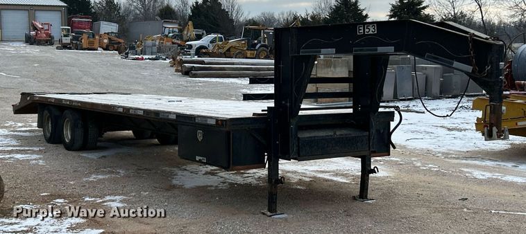 image for item DW3333 2006 Tri-Star equipment trailer