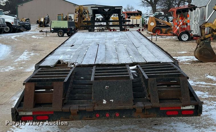 image for item DW3333 2006 Tri-Star equipment trailer