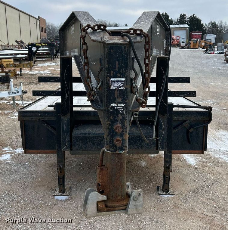 image for item DW3333 2006 Tri-Star equipment trailer