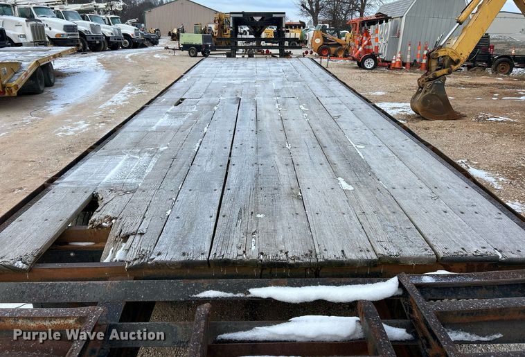 image for item DW3333 2006 Tri-Star equipment trailer