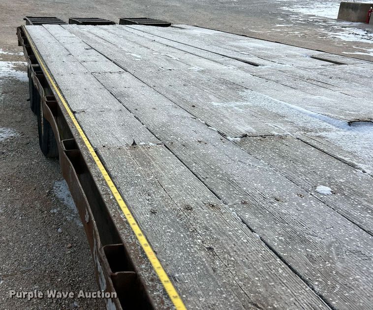 image for item DW3333 2006 Tri-Star equipment trailer