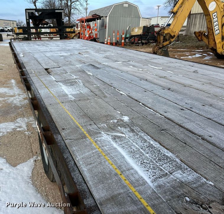 image for item DW3333 2006 Tri-Star equipment trailer