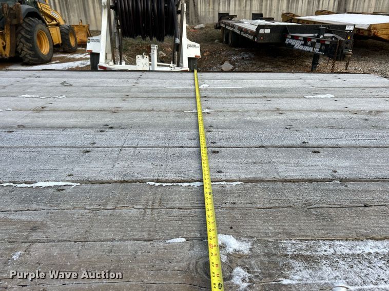 image for item DW3333 2006 Tri-Star equipment trailer