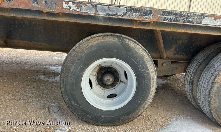 image for item DW3333 2006 Tri-Star equipment trailer