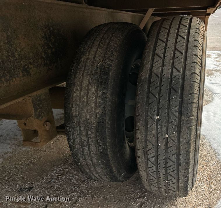 image for item DW3333 2006 Tri-Star equipment trailer