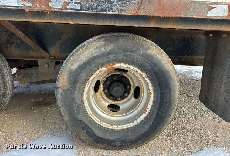 image for item DW3333 2006 Tri-Star equipment trailer