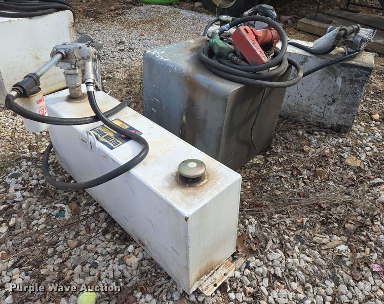 image for item EJ8179 (3) auxiliary fuel tanks