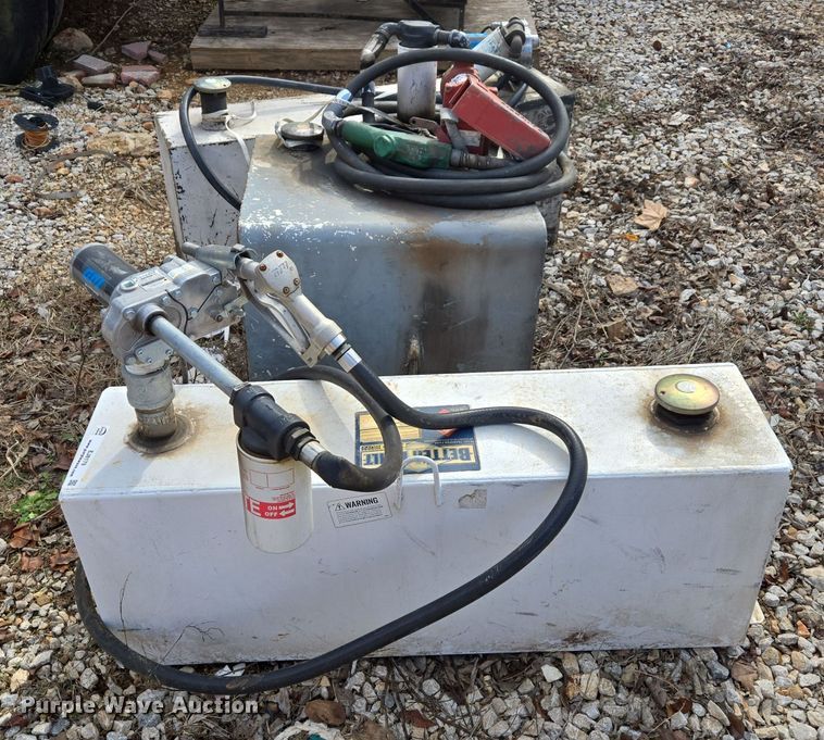 image for item EJ8179 (3) auxiliary fuel tanks