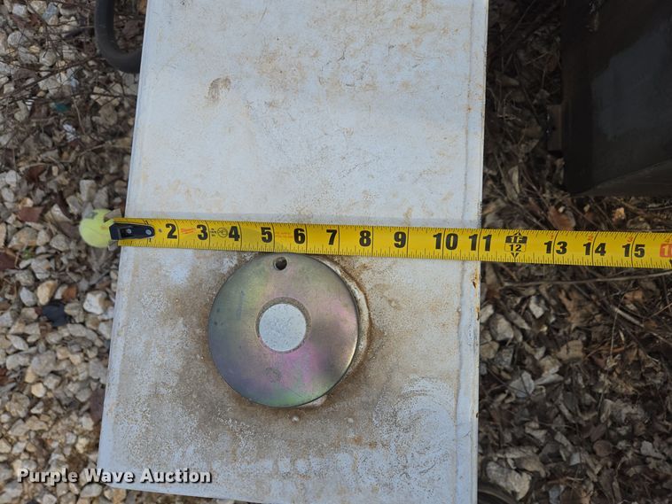 image for item EJ8179 (3) auxiliary fuel tanks