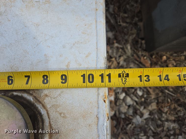 image for item EJ8179 (3) auxiliary fuel tanks