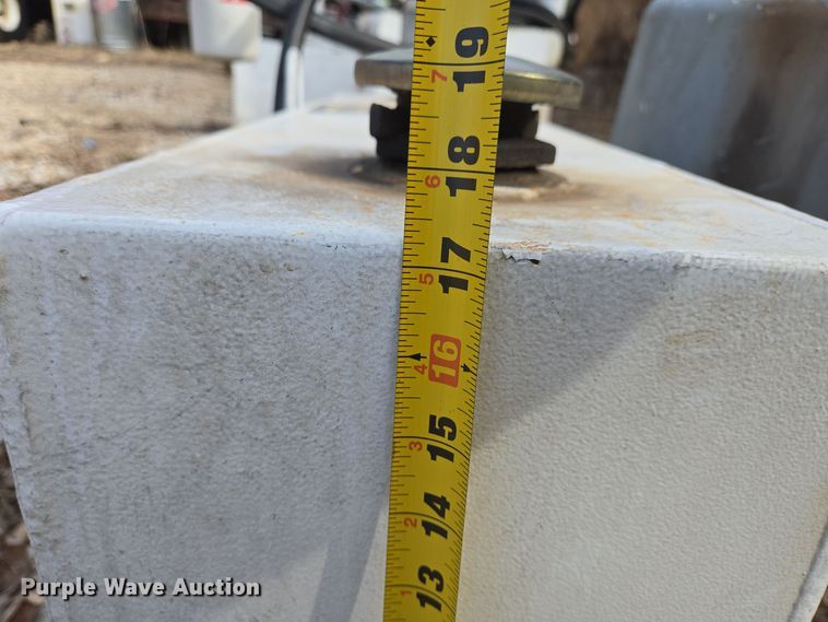 image for item EJ8179 (3) auxiliary fuel tanks