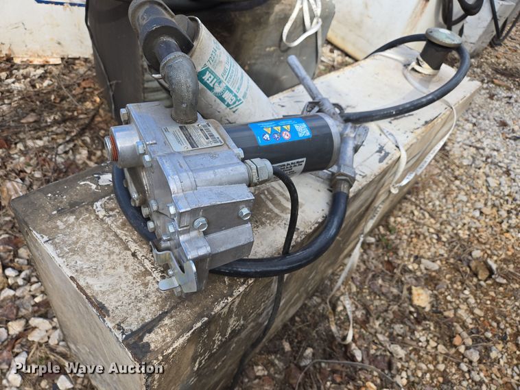 image for item EJ8179 (3) auxiliary fuel tanks